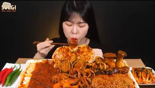 Mukbang là gì? Tại sao các video Mukbang lại phổ biến như vậy?